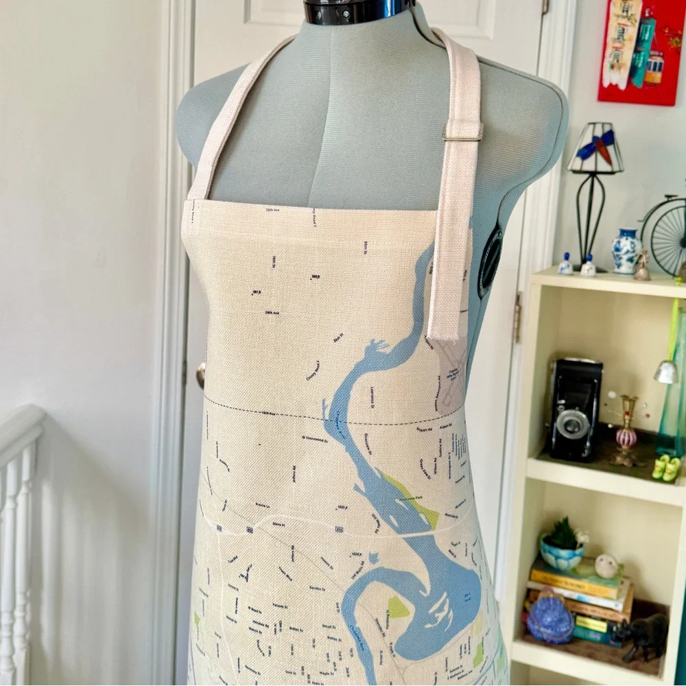 NEW w/o TAGS Wisconsin Canvas Apron featuring Dells Pond/Eau Claire, WI